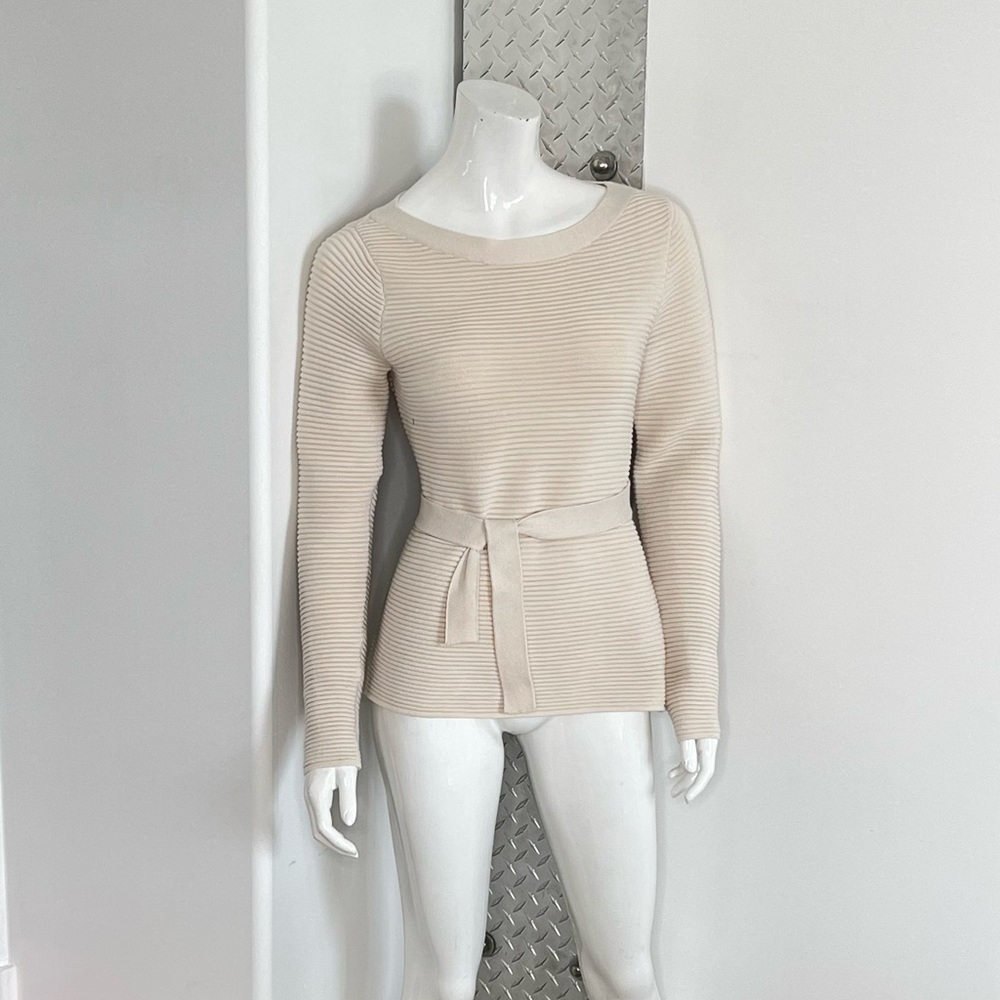 Small wrap sweater